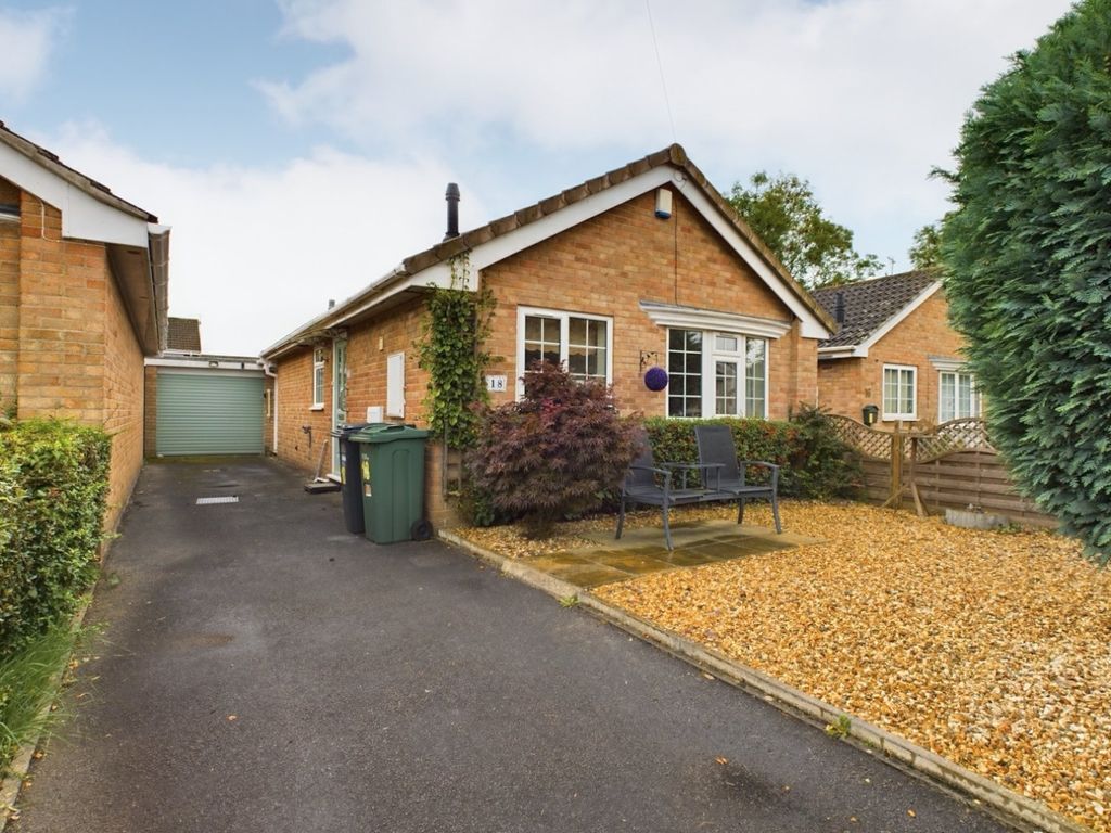 2 bed bungalow for sale in Brampton Way, Portishead, Bristol BS20, £