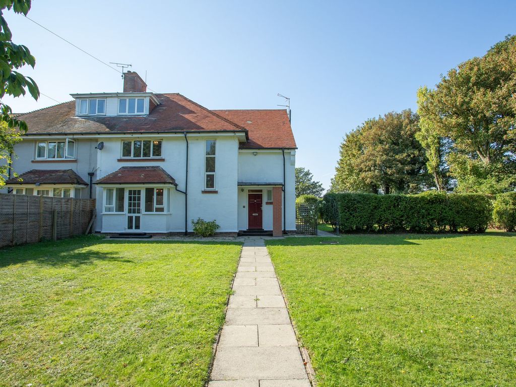 4 bed semidetached house for sale in Manston Court Road, Manston CT12