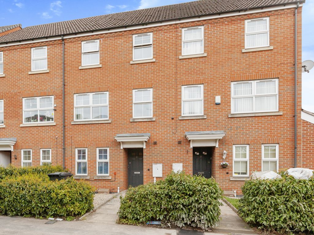 5 bed terraced house for sale in Larchmont Road, Leicester LE4 Zoopla