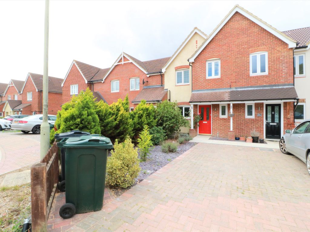 3 bed semidetached house to rent in Jupiter Lane, Kingsnorth, Ashford