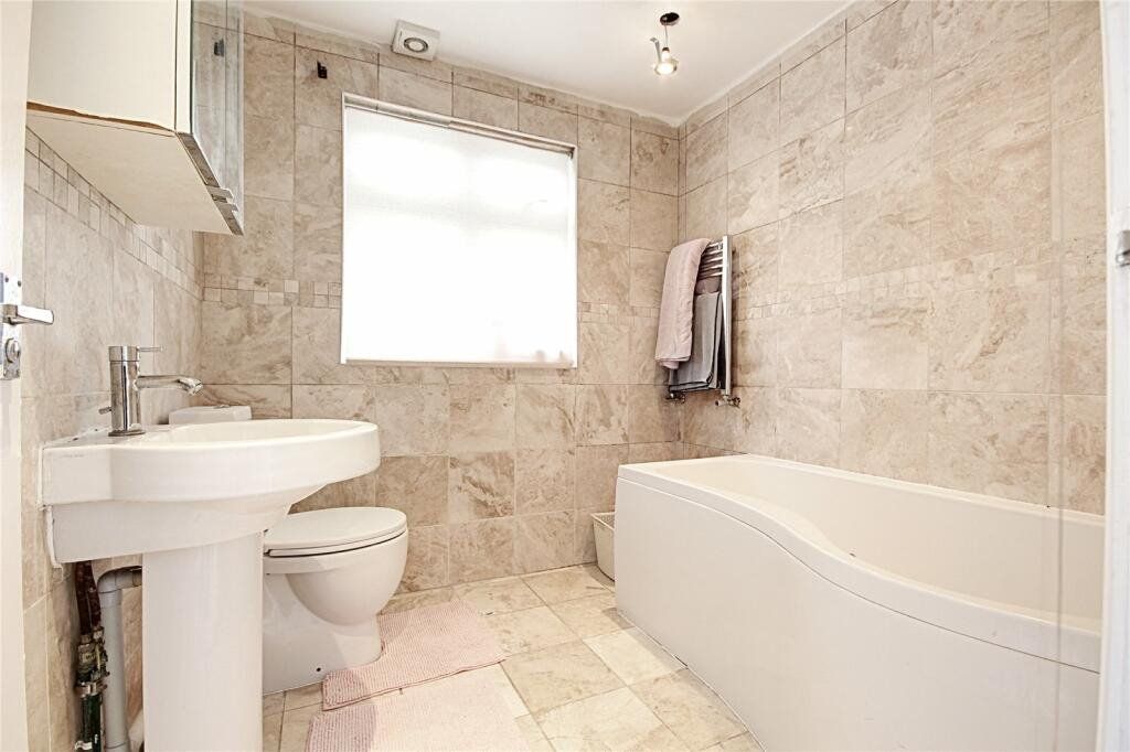 Room to rent in West Side, High Road, Turnford, Broxbourne EN10 Zoopla