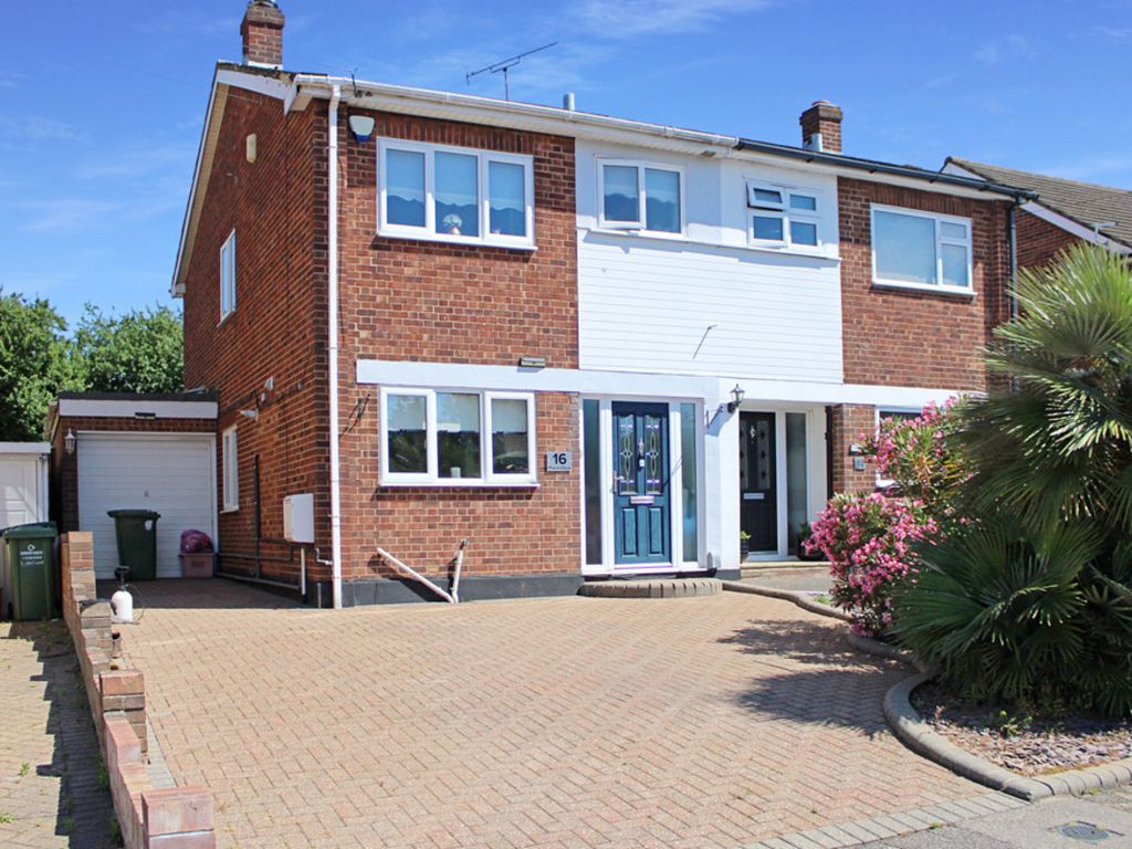 3 bed semidetached house for sale in Mount Close, Wickford SS11 Zoopla