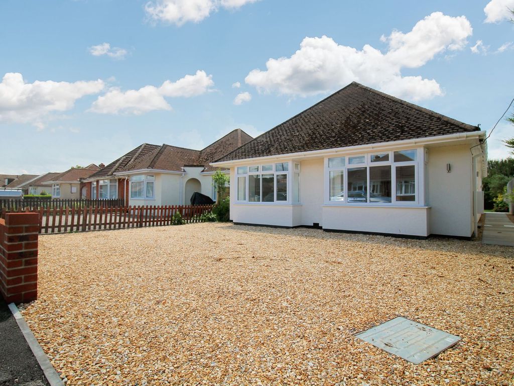 3 bed detached bungalow for sale in Oakgrove Road, SO50