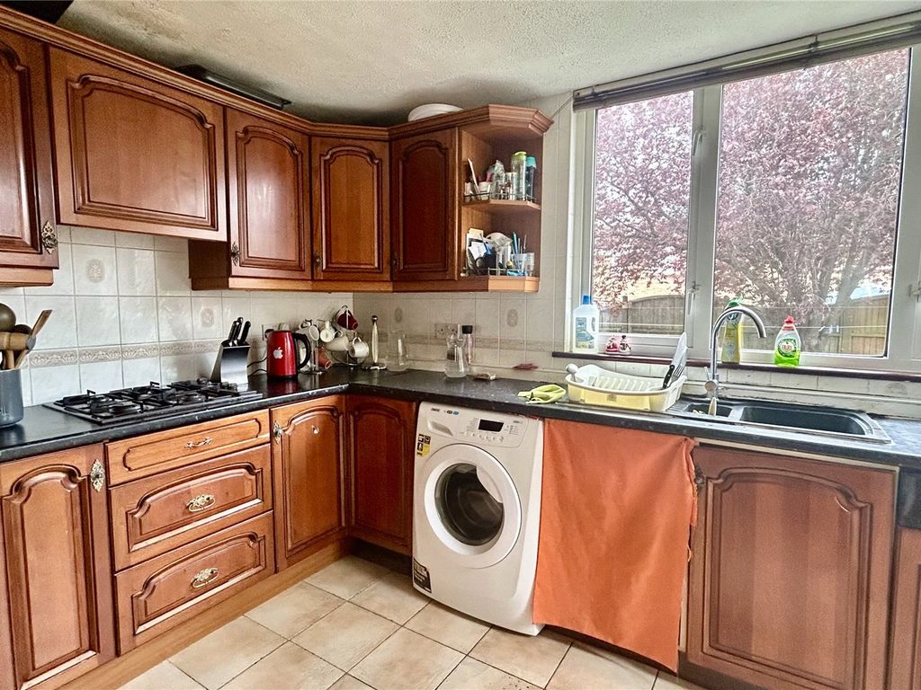 4 bed terraced house for sale in Great Hollands, Bracknell