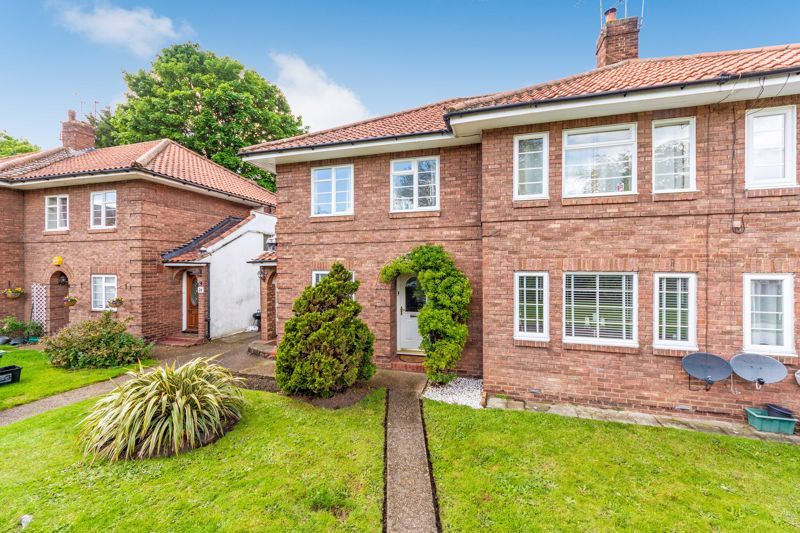 2 bed for sale in Sidcup Hill Gardens, Sidcup DA14, £300,000