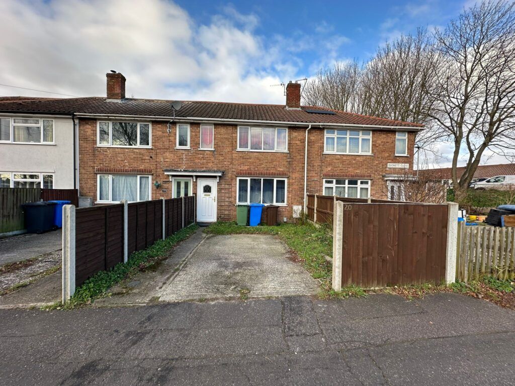 3 bed terraced house for sale in Duckett Close, South Norwich NR1, £