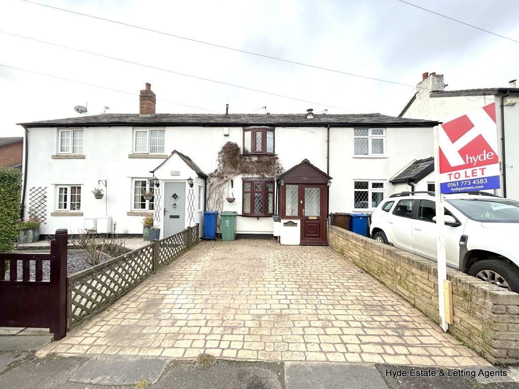 2 bed terraced house to rent in Simister Lane, Prestwich, Manchester