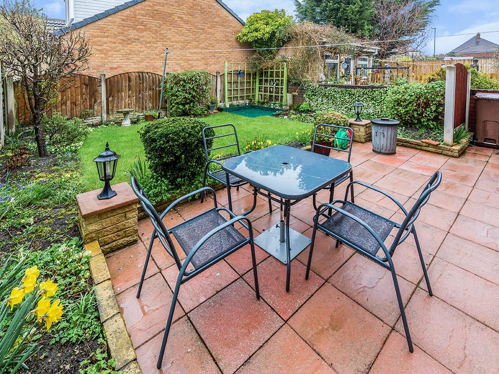 3 bed semidetached house for sale in Thompson Hill, High Green