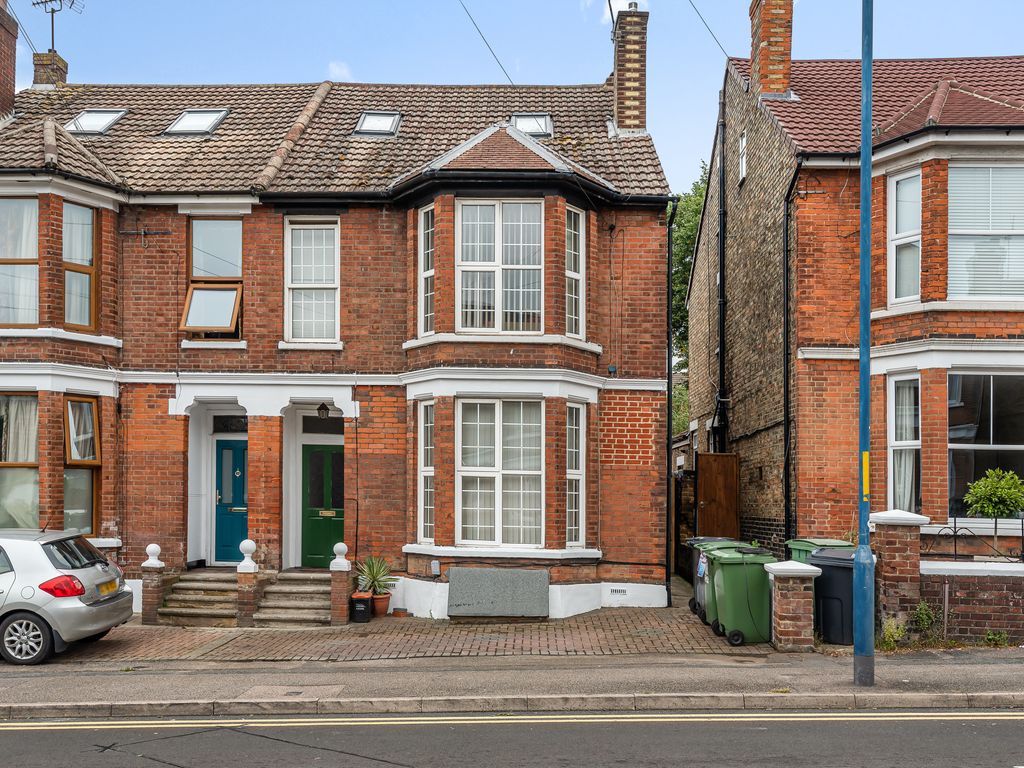 5 bed semidetached house for sale in College Court, Hayle Road