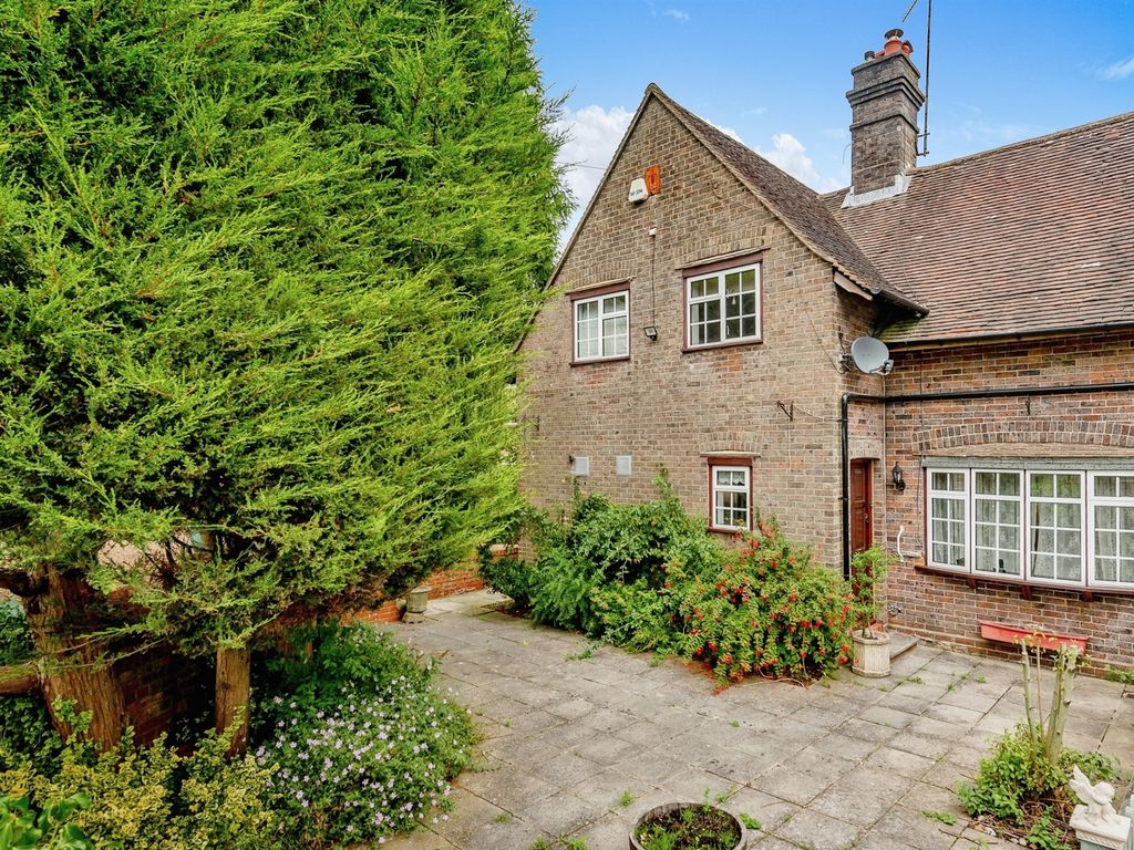 3 bed cottage for sale in Lewes Road, East Grinstead RH19, £550,000