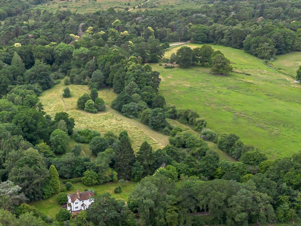 4 bed cottage for sale in Hay Lane, Fulmer, Buckinghamshire SL3 Zoopla