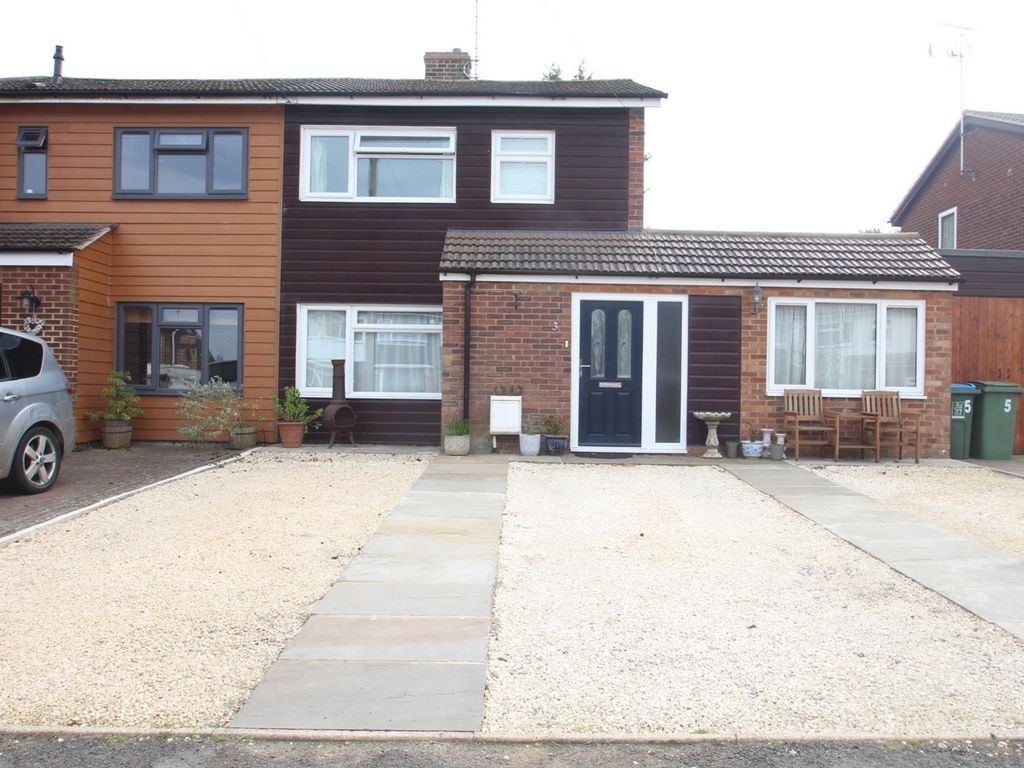 3 bed semidetached house for sale in Portfield Close, Buckingham MK18