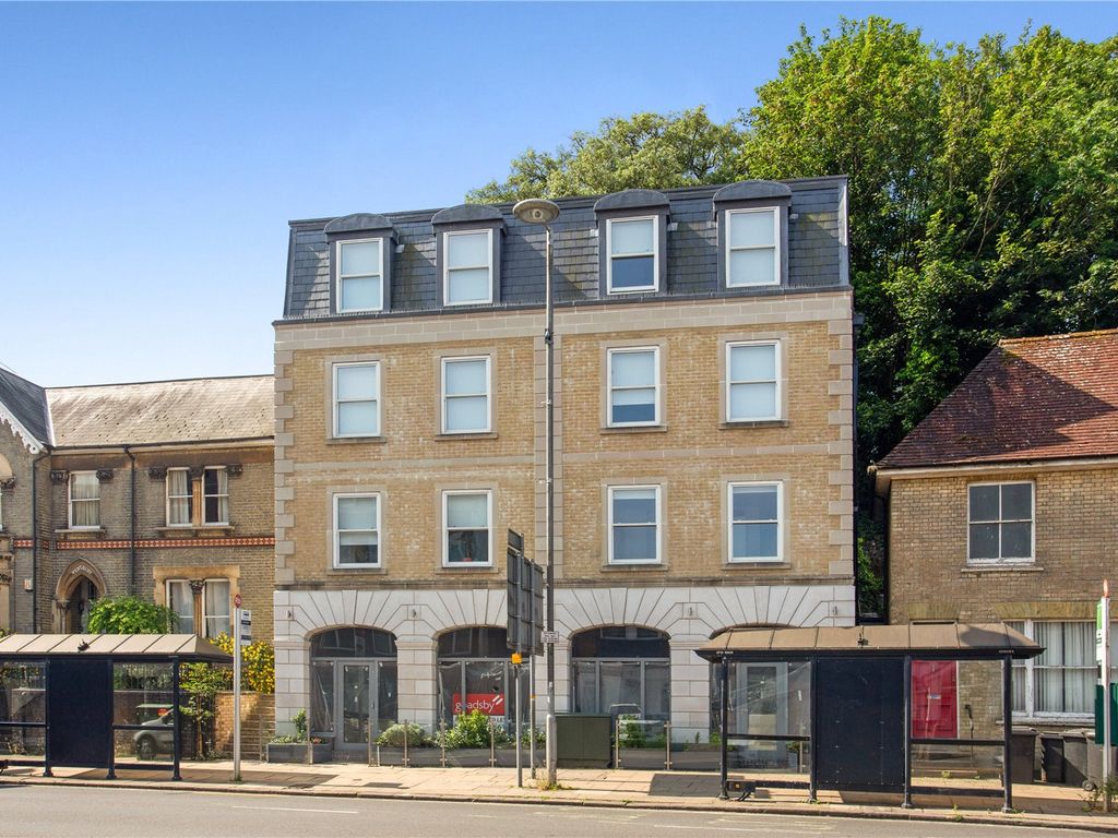 2 bed terraced house to rent in City Road, Winchester, Hampshire SO23