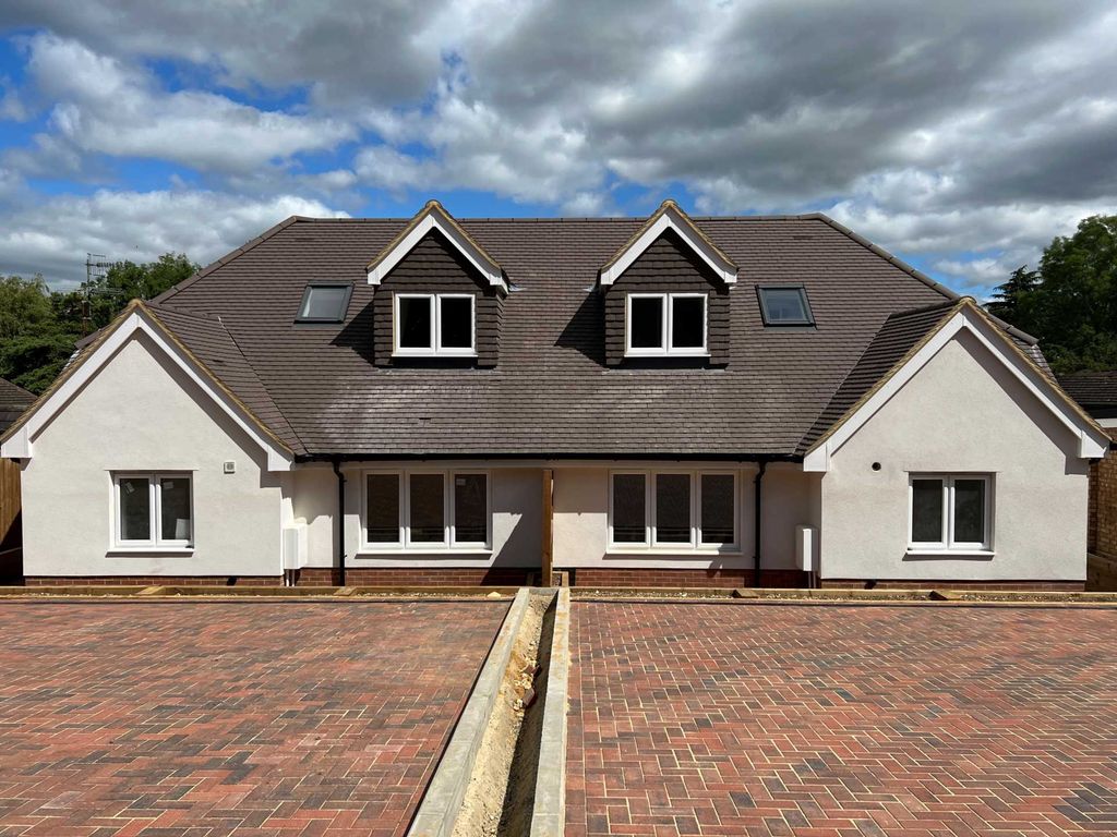 New home, 4 bed property for sale in Bourne End, Nr Berkhamsted HP1