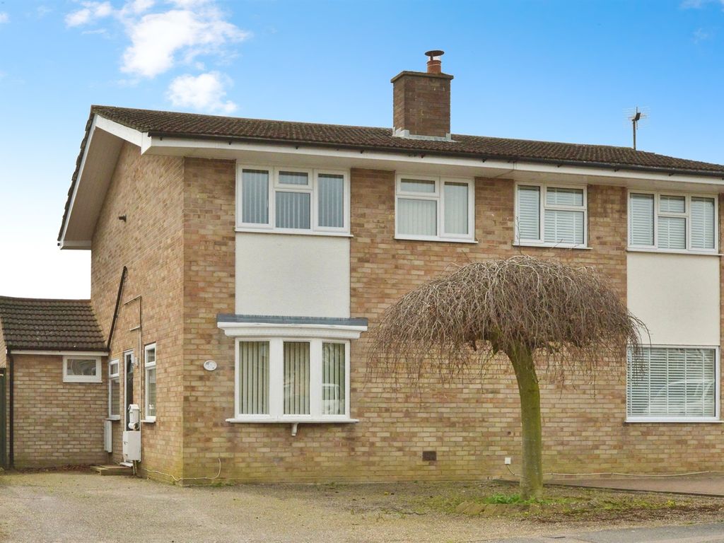 3 bed semidetached house for sale in Willow Grove, Old Stratford