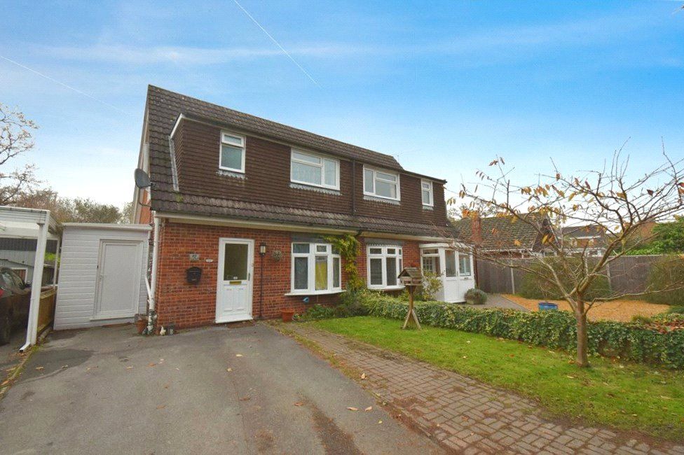 3 bed semidetached house for sale in Linden Walk, North Baddesley