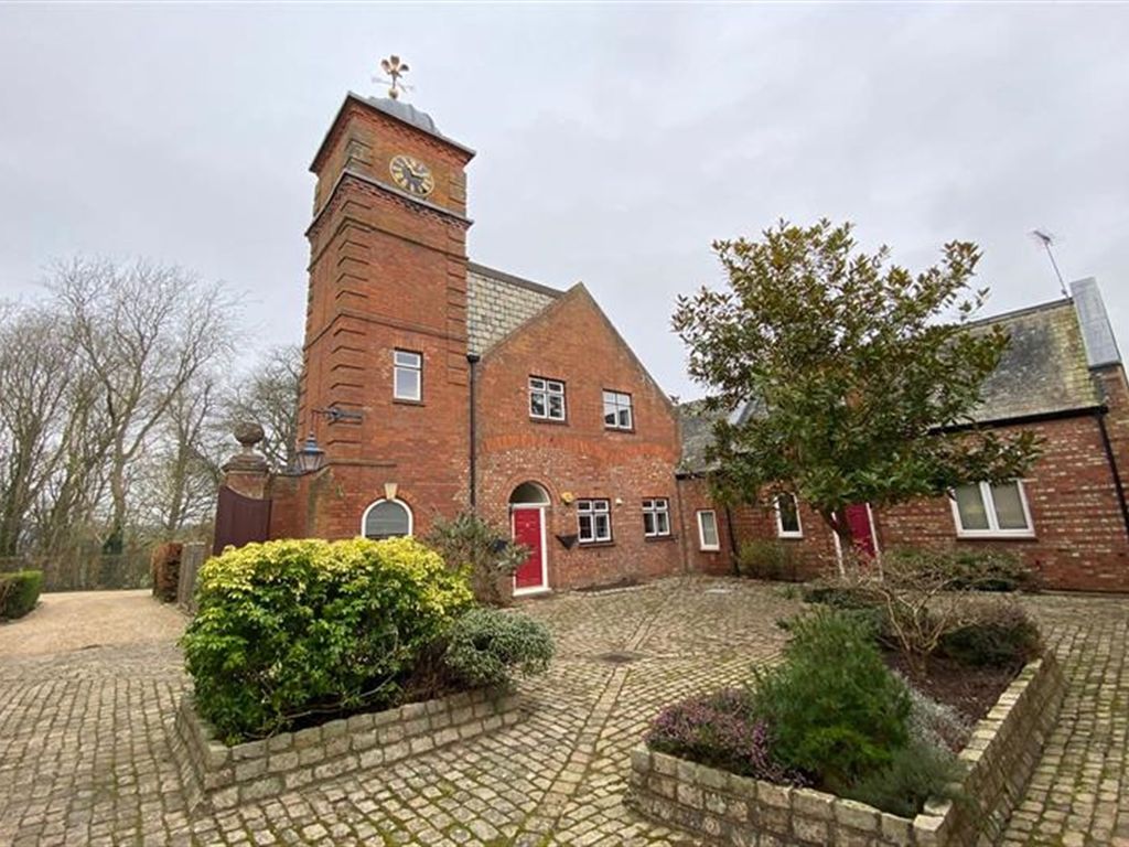 4 bed semidetached house to rent in High Street, Weedon