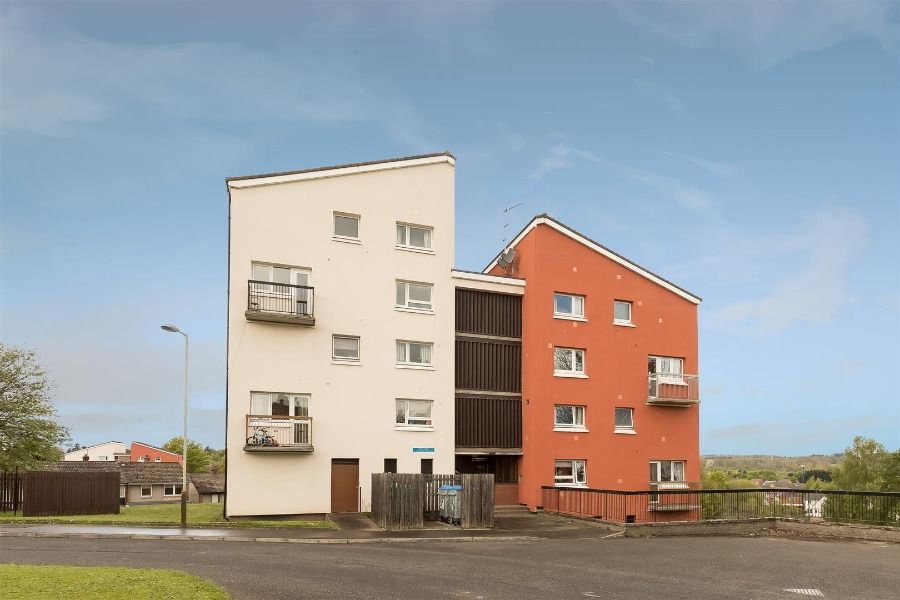 2 bed flat to rent in Gillespie Crescent, Tulloch, Perthshire PH1, £675