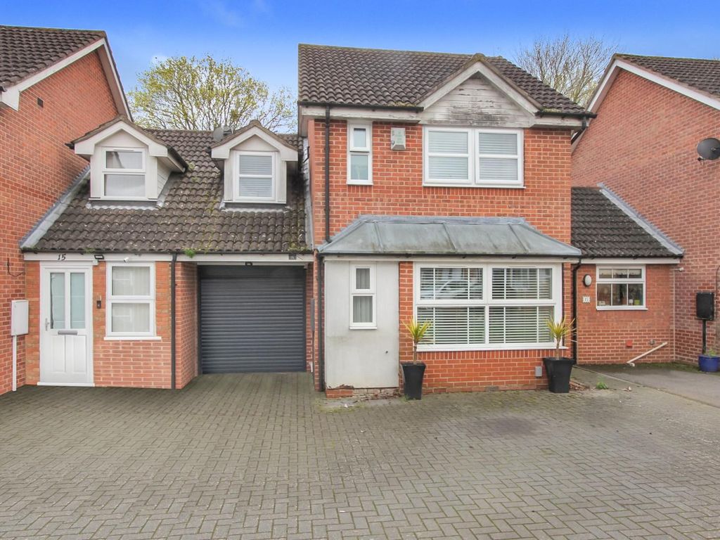 3 bed linkdetached house for sale in Langsett Close, Weston Favell