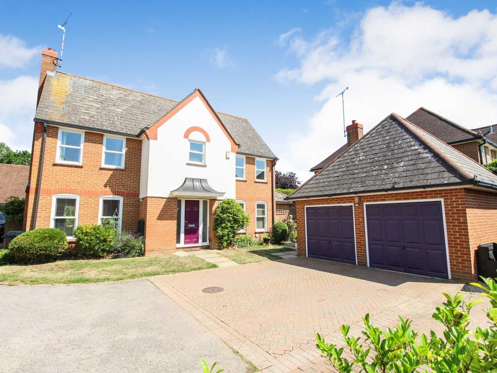 5 bed detached house for sale in Tintagel Way, Maldon CM9, £650,000