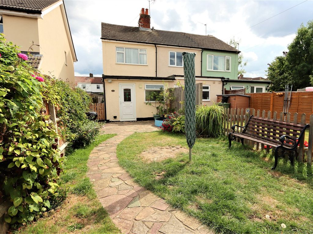 2 bed end terrace house for sale in Holly Road, Aldershot, Hampshire
