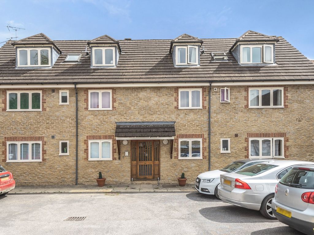 2 bed flat for sale in Cirencester, Gloucestershire GL7 Zoopla