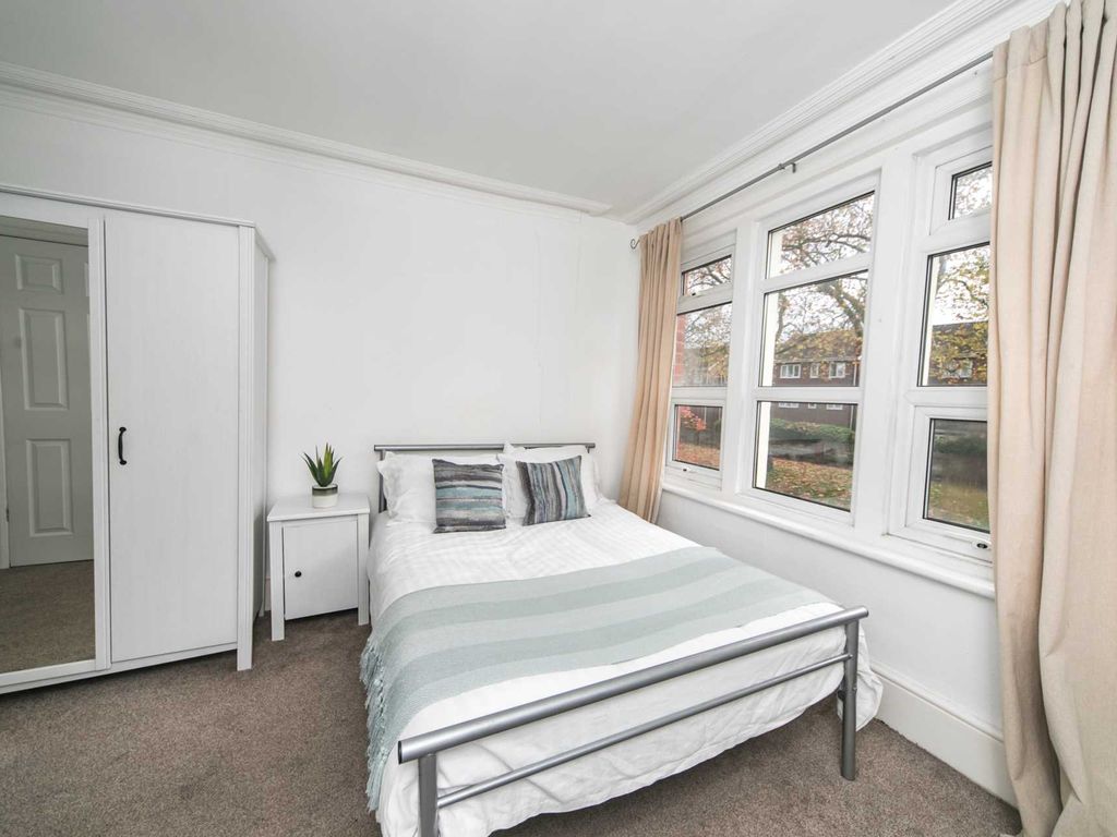 Room to rent in Tilehurst Road, Reading RG30, £720 pcm Zoopla