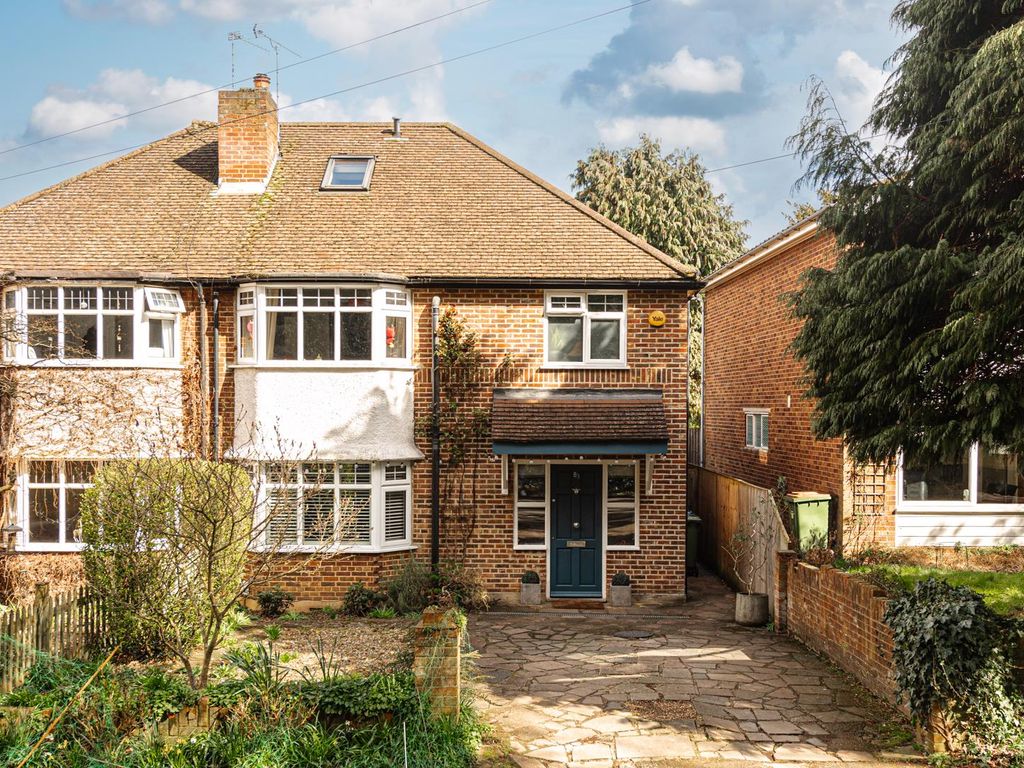 4 bed property for sale in Common Road, Claygate, Esher KT10 Zoopla