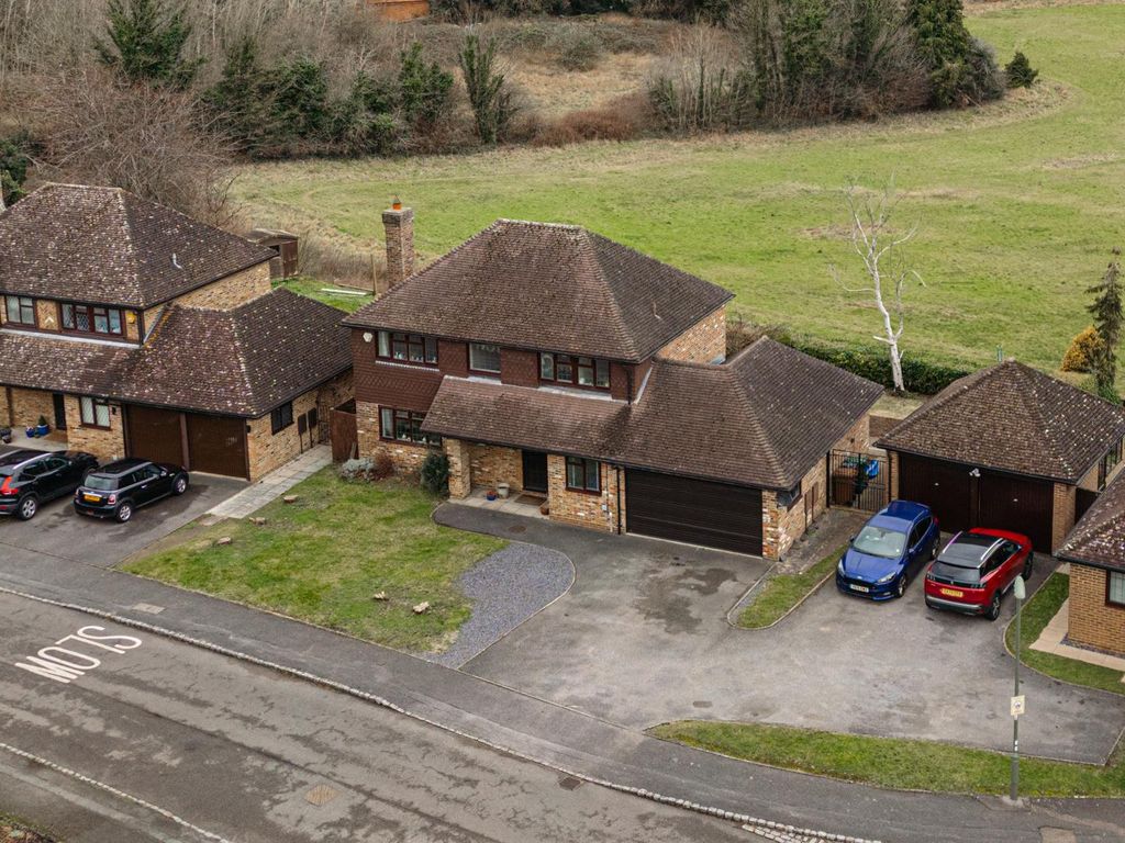 4 bed detached house for sale in Bunbury Way, Epsom KT17, £900,000 Zoopla