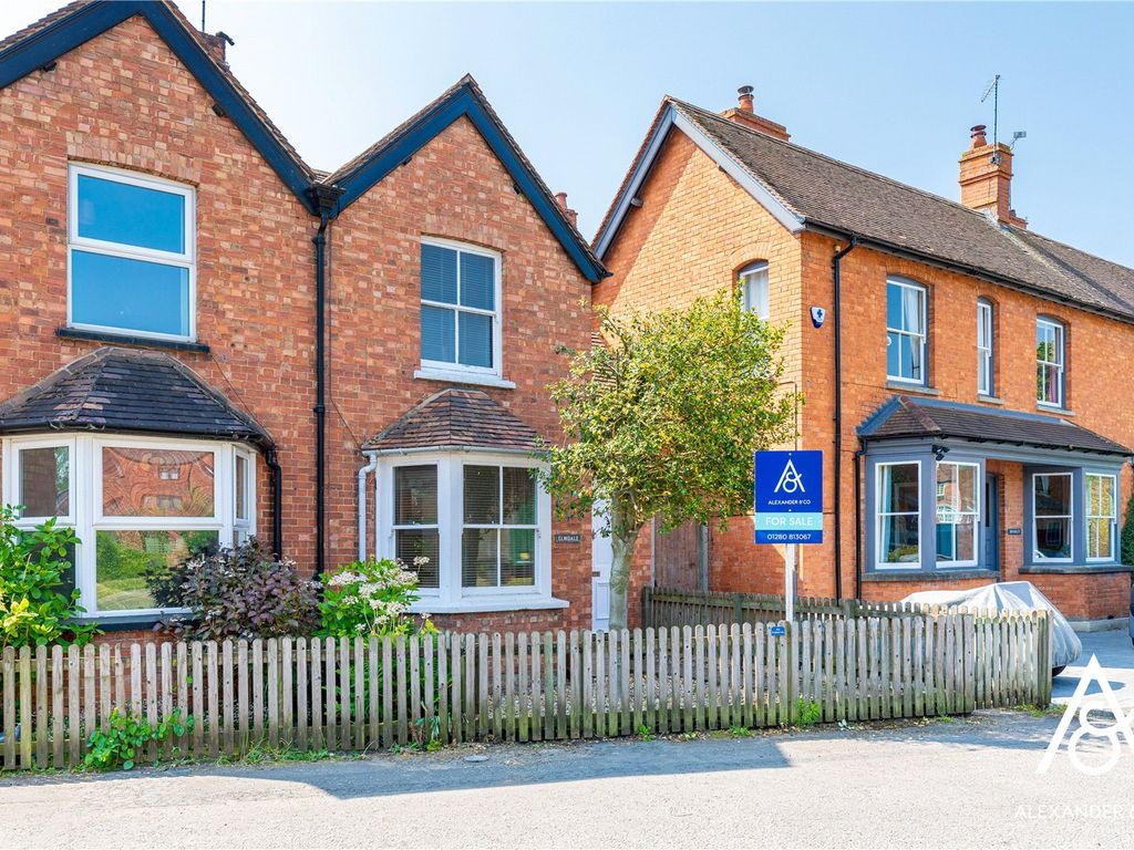 2 bed end terrace house for sale in Stratford Road, Buckingham MK18