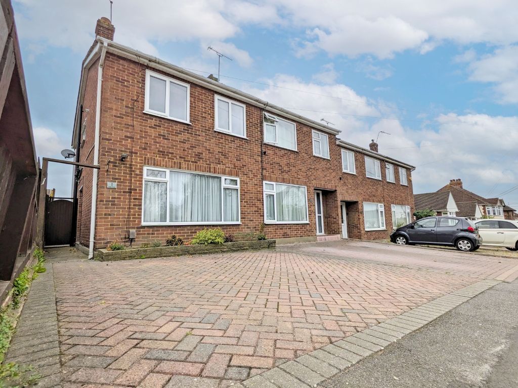 3 bed end terrace house for sale in Hope Road, South Benfleet, Essex