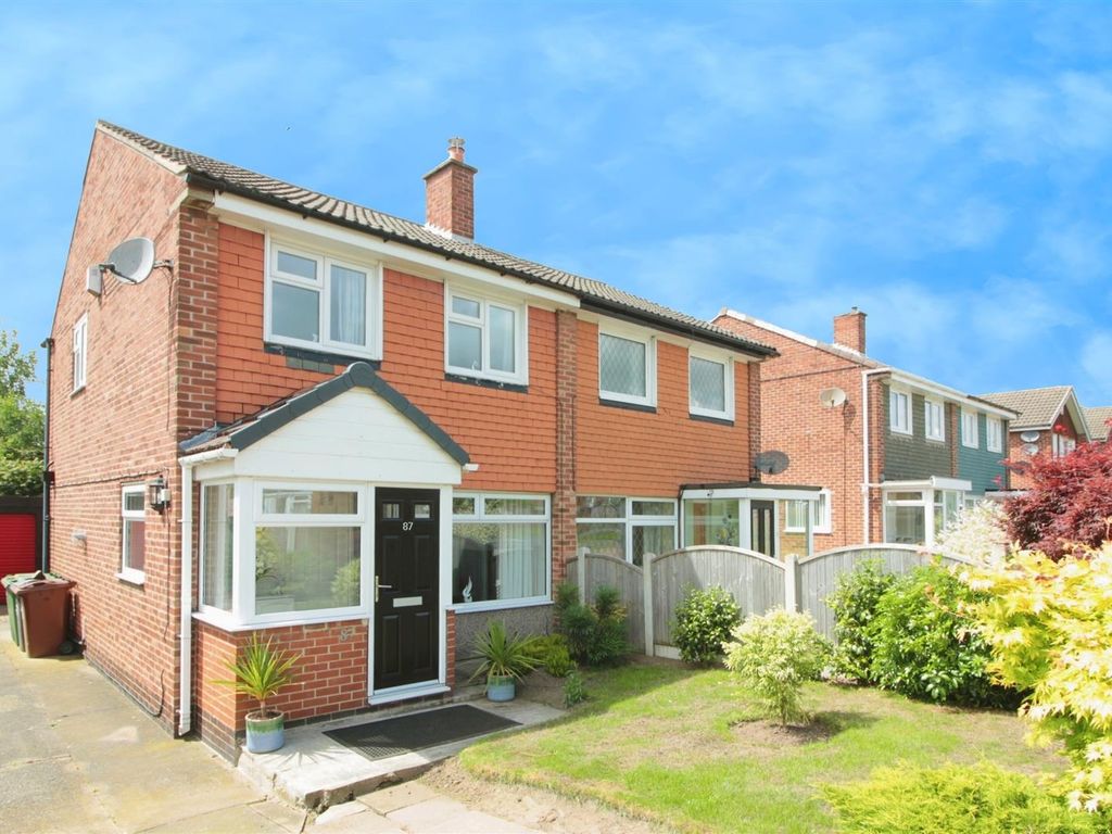 3 bed semidetached house for sale in North Lane, Woodlesford, Leeds
