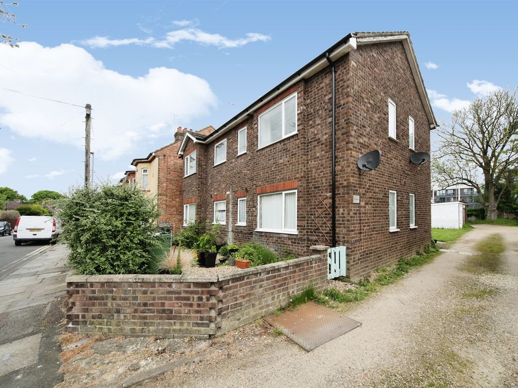 2 bed flat for sale in St. Peters Road, Dunstable LU5 Zoopla