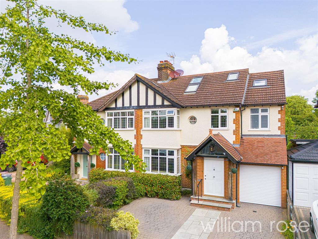 5 bed semidetached house for sale in Dale View Crescent, North