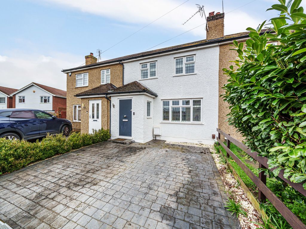 2 bed terraced house for sale in Normanhurst Road, WaltonOnThames