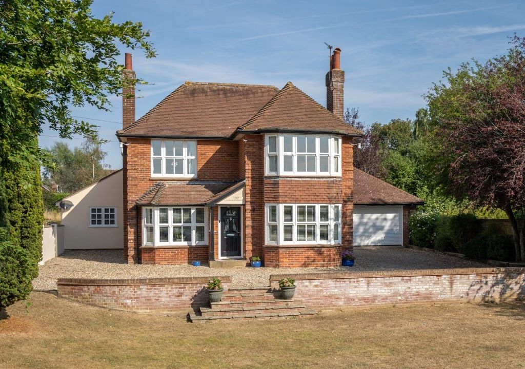 5 bed detached house for sale in Taverham Road, Drayton, Norwich NR8