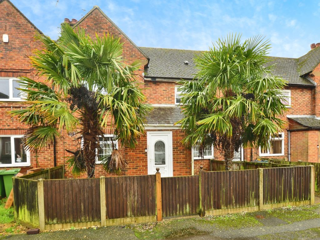 3 bed terraced house for sale in Tennyson Road, Ashford TN23, £290,000