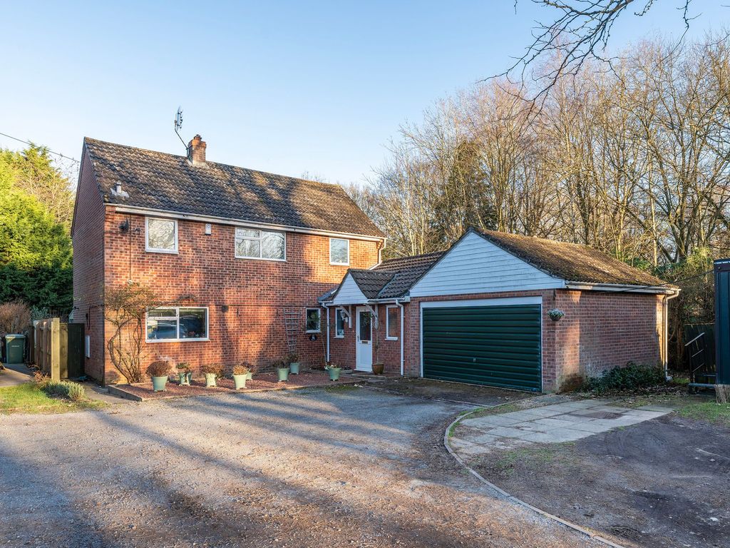 5 bed detached house for sale in Fakenham Road, Beetley NR20, £375,000