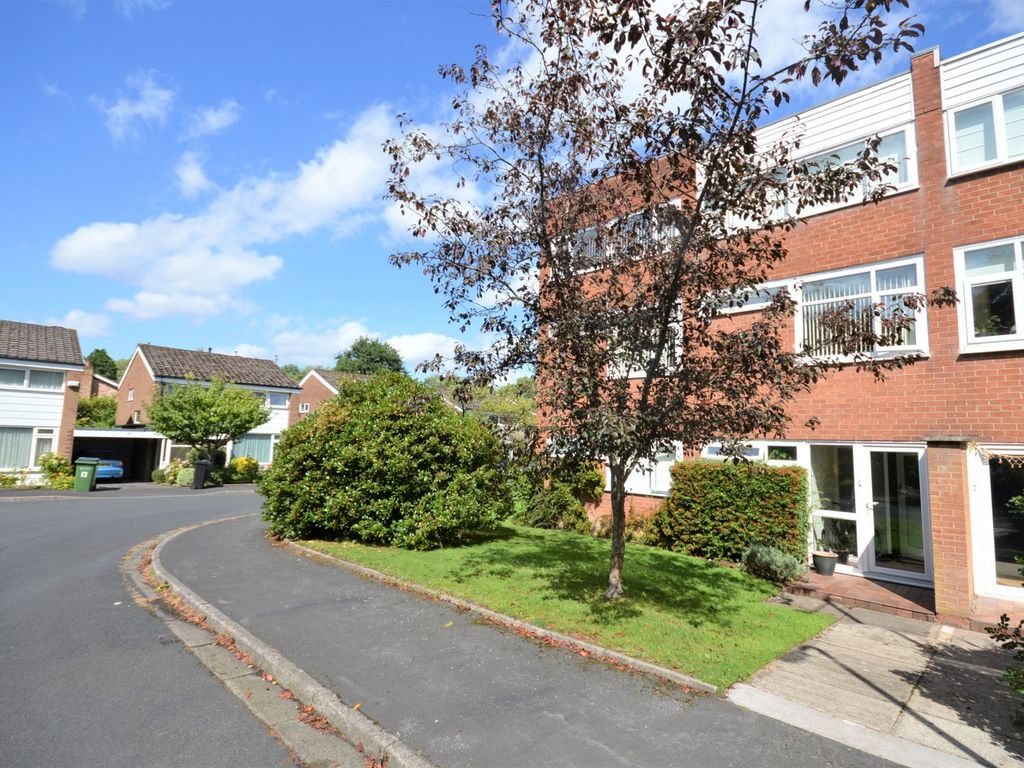 4 bed end terrace house to rent in Woodcote Avenue, Bramhall, Stockport