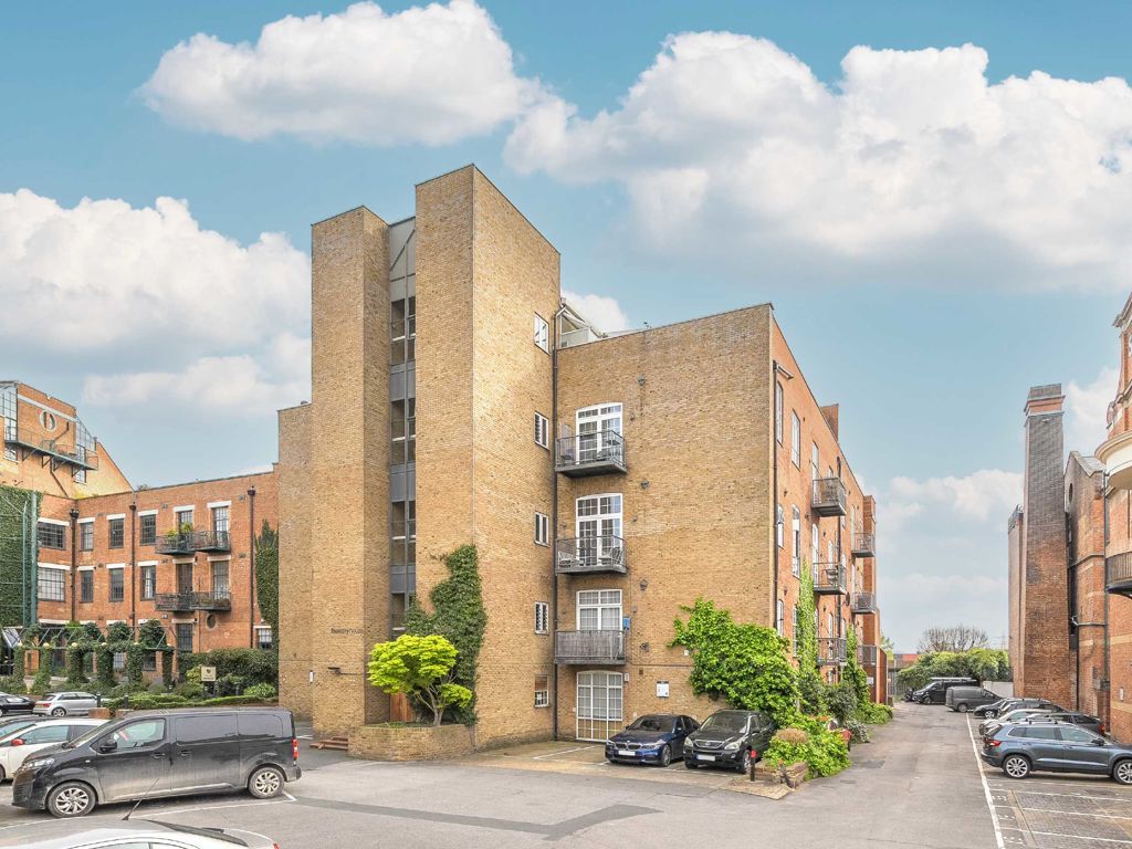 2 bed flat for sale in Morris Road, London E14, £800,000 Zoopla