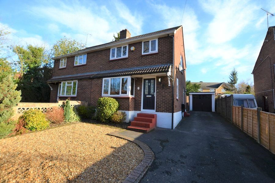 3 bed semidetached house for sale in Yorktown Road, Sandhurst