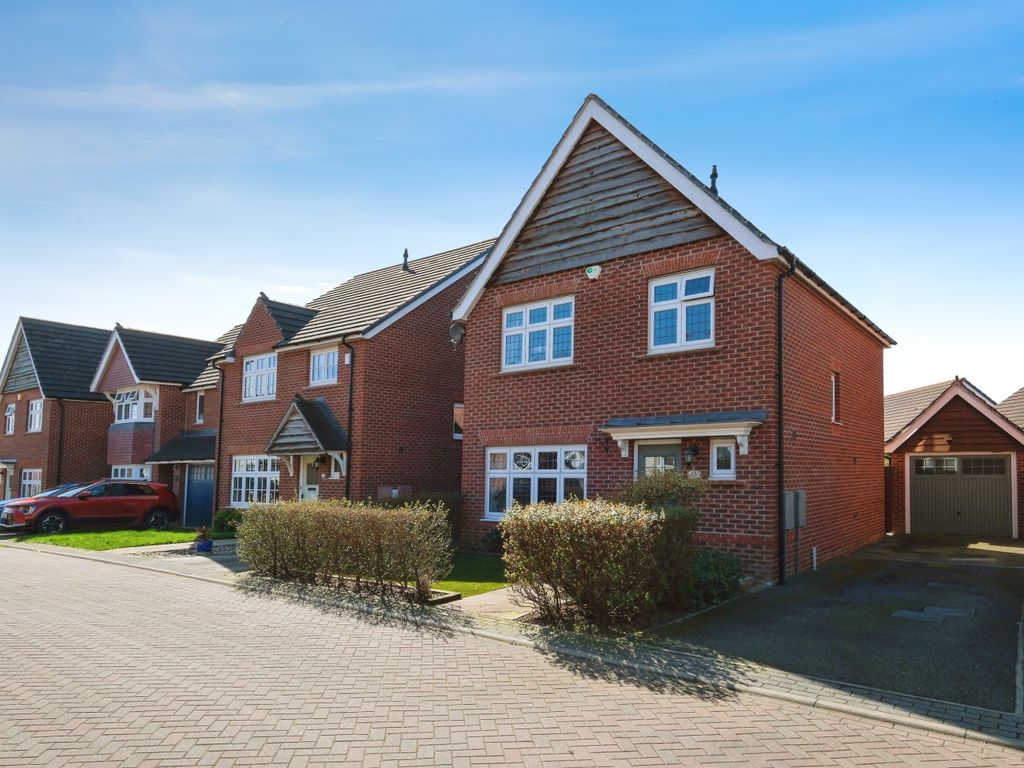 3 bed detached house for sale in Eton Walk, Wrenthorpe WF1, £360,000 Zoopla