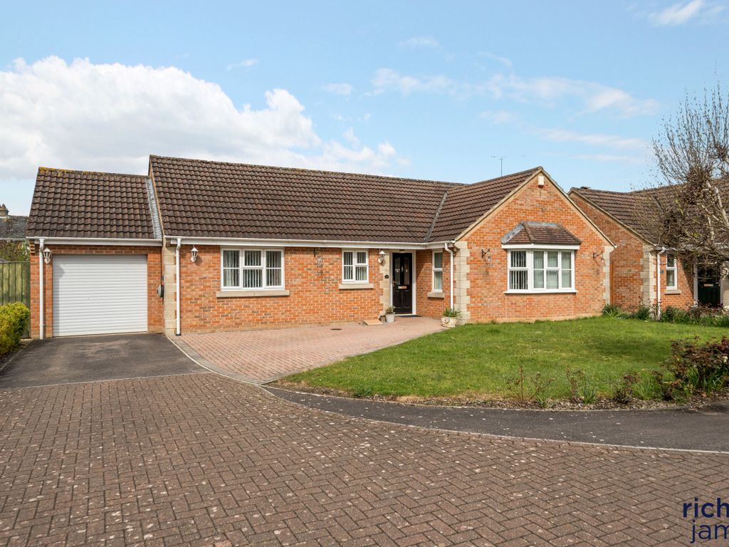 4 bed bungalow for sale in Ashkirk Close, Old Walcot SN3 Zoopla