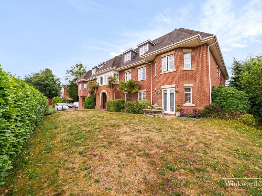 1 bed flat for sale in Chapel Lane, Bagshot, Surrey GU19 Zoopla