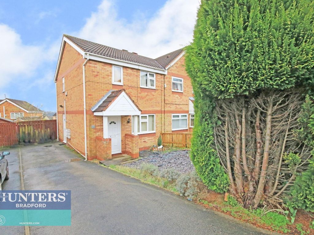 3 bed semidetached house for sale in Ploughmans Croft Bolton, Bradford