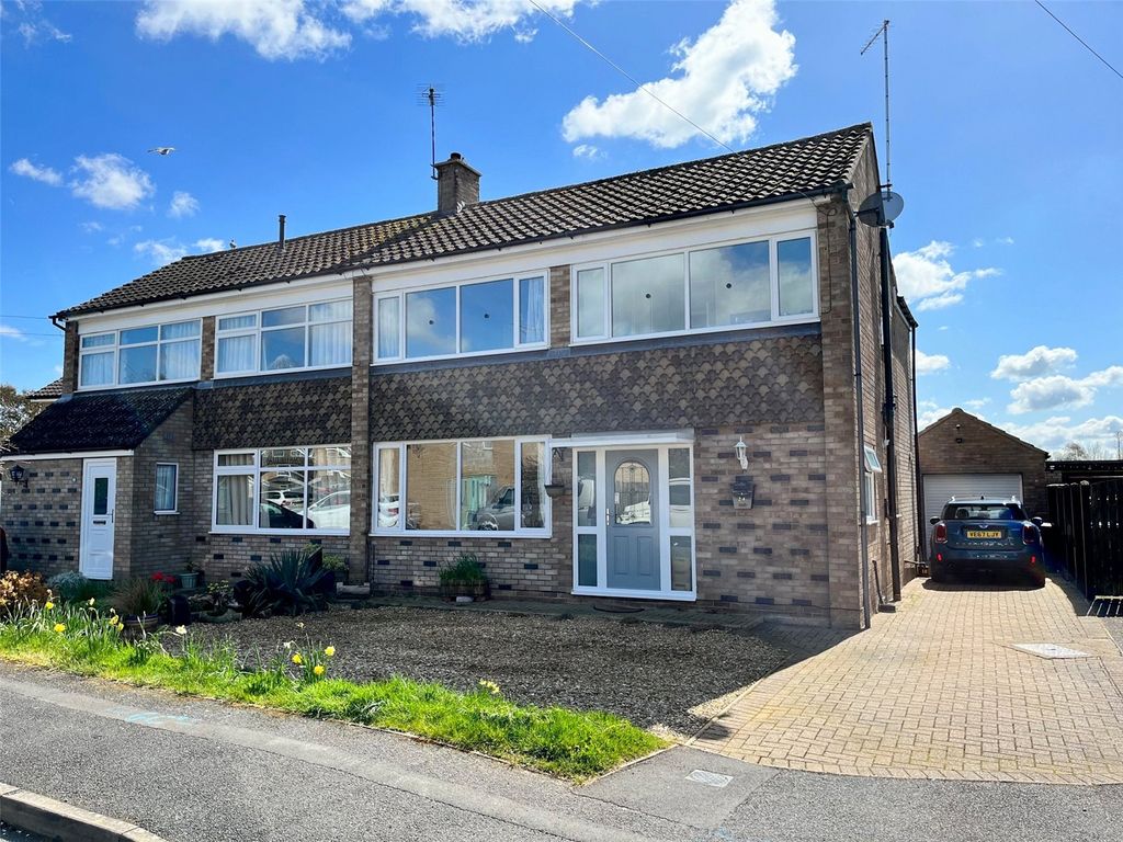 4 bed semidetached house for sale in Bradbury Road, Newnham