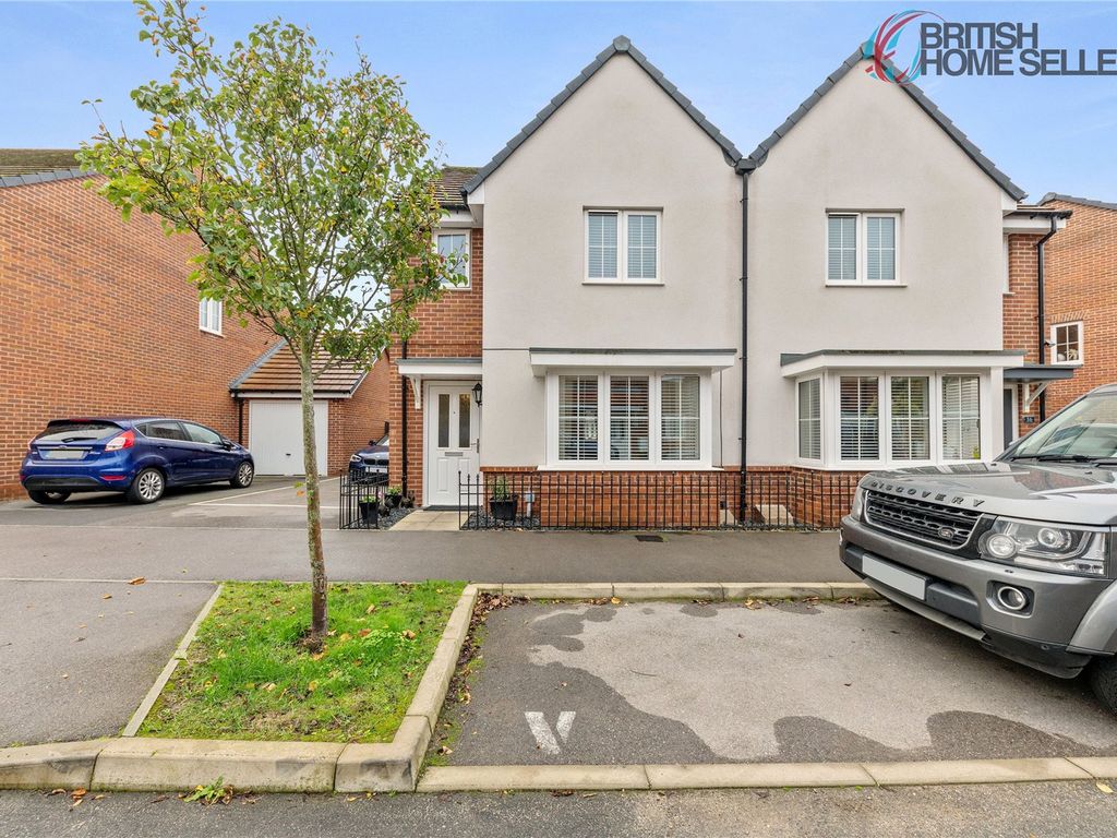 3 bed semidetached house for sale in Parker Drive, Buntingford