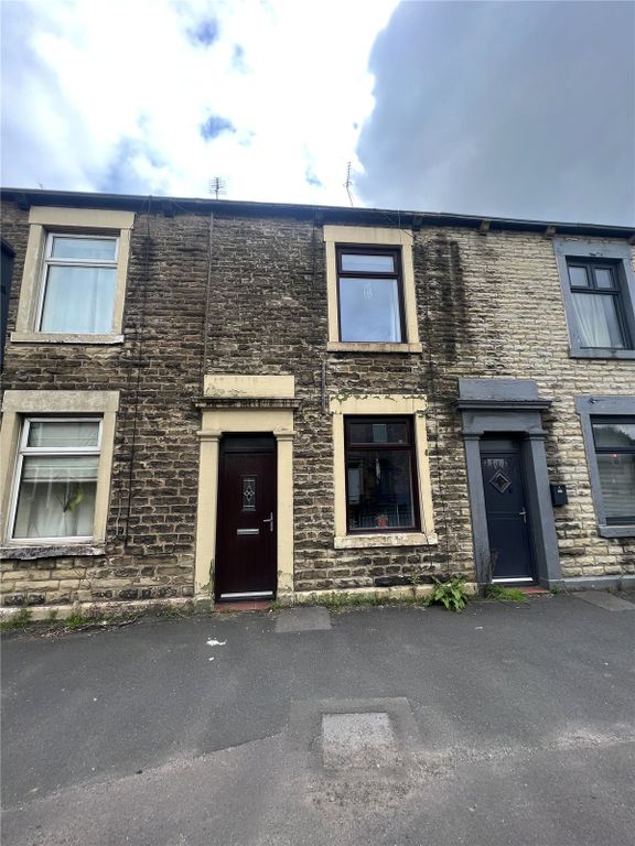 2 bed terraced house to rent in Milnrow Road, Shaw, Oldham, Greater
