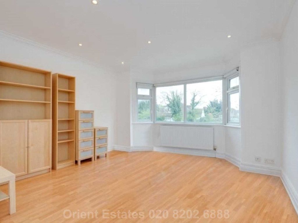 2 bed flat to rent in Finchley Road, Golders Green NW11, £2,275 pcm