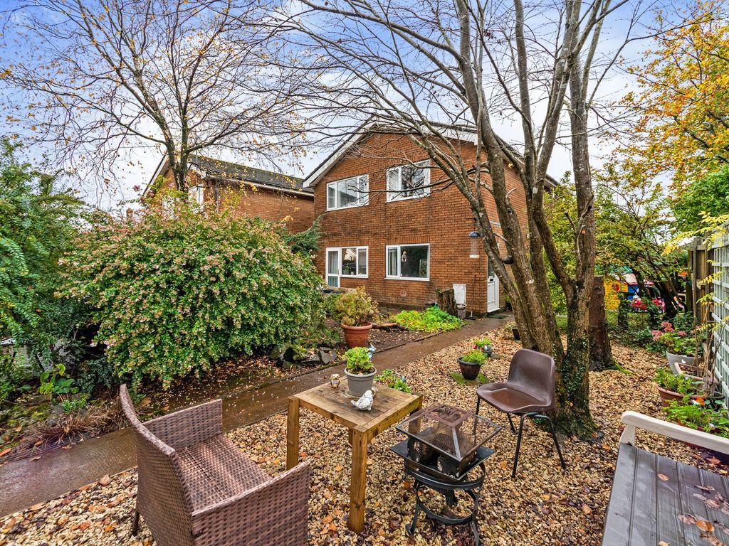 2 bed flat for sale in Heol Y Parc, Pentyrch, Cardiff CF15 Zoopla